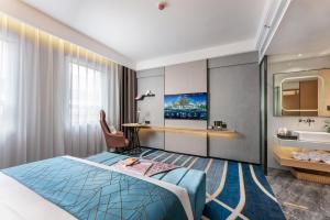 Postel nebo postele na pokoji v ubytování Jinshi Hotel