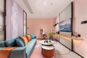 TV a/nebo společenská místnost v ubytování Jinshi Hotel