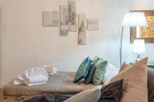 Posedenie v ubytovaní E quindi uscimmo a riveder le stelle