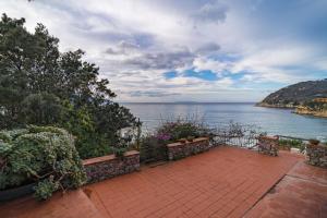 Φωτογραφία από το άλμπουμ του Terrazza sulla Biodola - Goelba σε Scaglieri