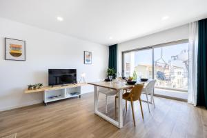 TV a/nebo společenská místnost v ubytování The Kuuyi Suite