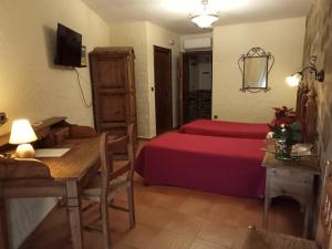 Posteľ alebo postele v izbe v ubytovaní Hotel Villa de Berzocana