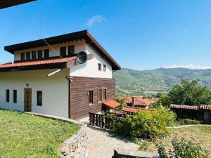 Billede fra billedgalleriet på Къща за гости Под Манастира i Skrino + 17 billeder