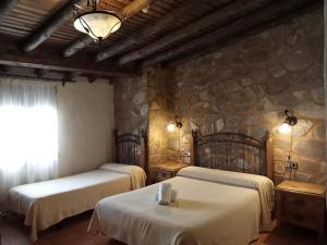Posteľ alebo postele v izbe v ubytovaní Hotel Villa de Berzocana