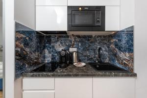 Kuchyňa alebo kuchynka v ubytovaní Kasprzaka 29 B-C by Homeprime