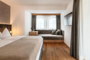Postel nebo postele na pokoji v ubytování Hotel Niblea Dolomites