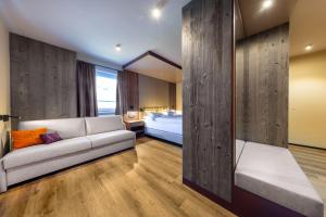 Postel nebo postele na pokoji v ubytování PEOPLE'S Hotel