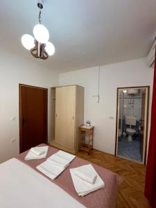 Postel nebo postele na pokoji v ubytování Apartmani Dragica