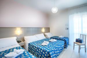 A bed or beds in a room at Hotel Mimosa