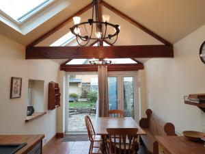 a dining room with a ceiling with a chandelier at Laurel cottage Melplash in Netherbury