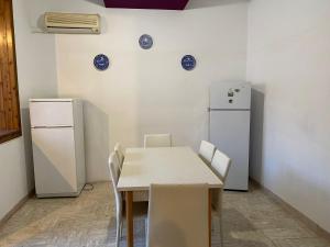 a dining room with a table and a refrigerator at La Perugina in Gallipoli