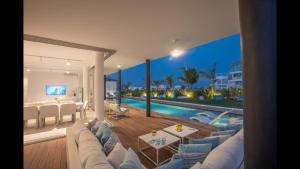Πισίνα στο ή κοντά στο Protaras Olivine Villa Ol3