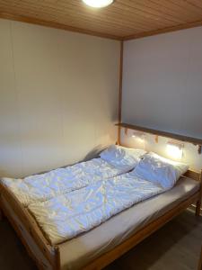 トリシルにあるFagertoppen 6Bのベッド1台 回避通路付きの部屋のベッド1台