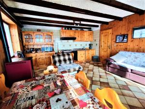Kuchyň nebo kuchyňský kout v ubytování Maison Elios 1 CIR-TORGNON-0024