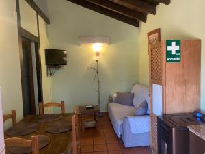 TV a/nebo společenská místnost v ubytování Posadas De Granadilla