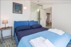 A bed or beds in a room at Casa Flora