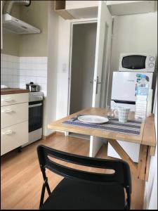 Kuchyňa alebo kuchynka v ubytovaní Charmant appartement lumineux à Reims