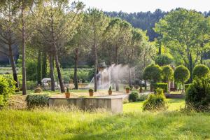 Vonkajšia záhrada v ubytovaní Chateau Talaud