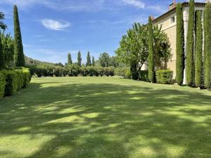Vonkajšia záhrada v ubytovaní Chateau Talaud