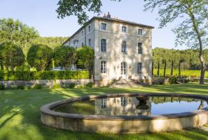 Vonkajšia záhrada v ubytovaní Chateau Talaud