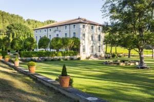 Vonkajšia záhrada v ubytovaní Chateau Talaud