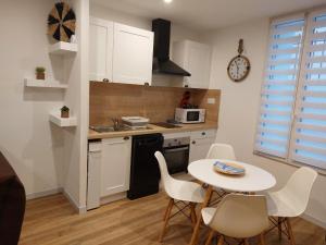 Kuchyňa alebo kuchynka v ubytovaní Appartement - Narbonne