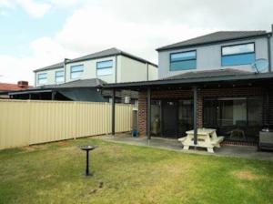 Το κτήριο όπου στεγάζεται  το διαμέρισμα