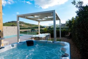 Bazén v ubytování Twilight Holiday Home nebo v jeho okolí
