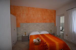 バウネーイにあるAppartamento Gennircoのベッドルーム1室(テディベア付きのベッド1台付)