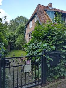a sign on a fence in front of a house at Fewo Haus Patze in Betzendorf