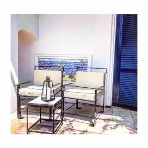 A seating area at Casa Flora