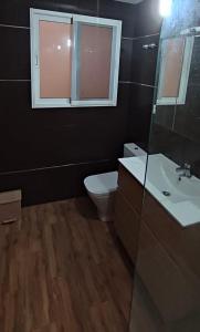 Łazienka w obiekcie Carla24, AVENIDA PRINCIPAL