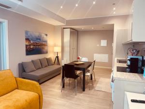 A seating area at Urban Chic Home
