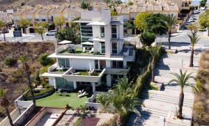 an aerial view of a white house with palm trees at 01 Loft Alenda Golf in Monforte del Cid