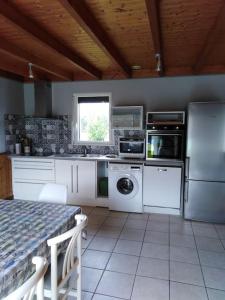Köök või kööginurk majutusasutuses gite des Korrigans