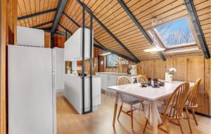 Η κουζίνα ή μικρή κουζίνα στο Amazing Home In Skjern With Kitchen