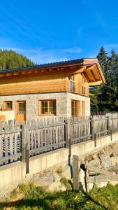 a wooden fence in front of a house at Almchalet Wieslhütte in Gerlosberg