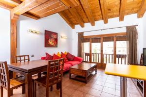 Posezení v ubytování Apartamento Duplex Puente de Piedra, en un enclave único y exclusivo