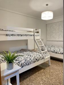 A bed or beds in a room at UIM Mediterraneo Claveles Wifi