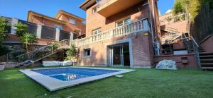 Bazén v ubytování Casa en Alella, Barcelona nebo v jeho okolí