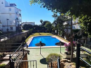 Bazén v ubytování Apartamento en Estepona Marbella nebo v jeho okolí