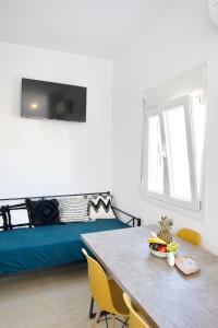 a living room with a table and a bed at Asteria Apartments in Analipsi