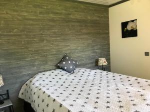 A bed or beds in a room at B & B Flattinge Fritidshus