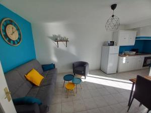 Kuchyňa alebo kuchynka v ubytovaní Appart 2/4 pers proche centre avec Balcon, Parking