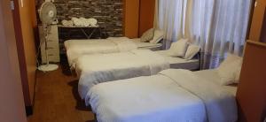 Postel nebo postele na pokoji v ubytování Looniva Guest House