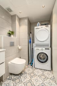 a bathroom with a washing machine and a toilet at prestige 2BDR&2Bth w Parking- mahne yehuda sea-u jerusalem in Jerusalem