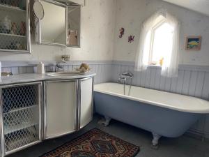 Koupelna v ubytování Grellsbo + 9 fotografií