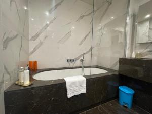 Billede fra billedgalleriet på Sophisticated 1BR, 1 BA Chigwell Designer Flat CHCL F2 i Chigwell