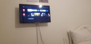TV a/nebo společenská místnost v ubytování Trinity gardens