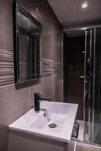 Koupelna v ubytování La Romantic Room - Mansardé - Arrivée Autonome